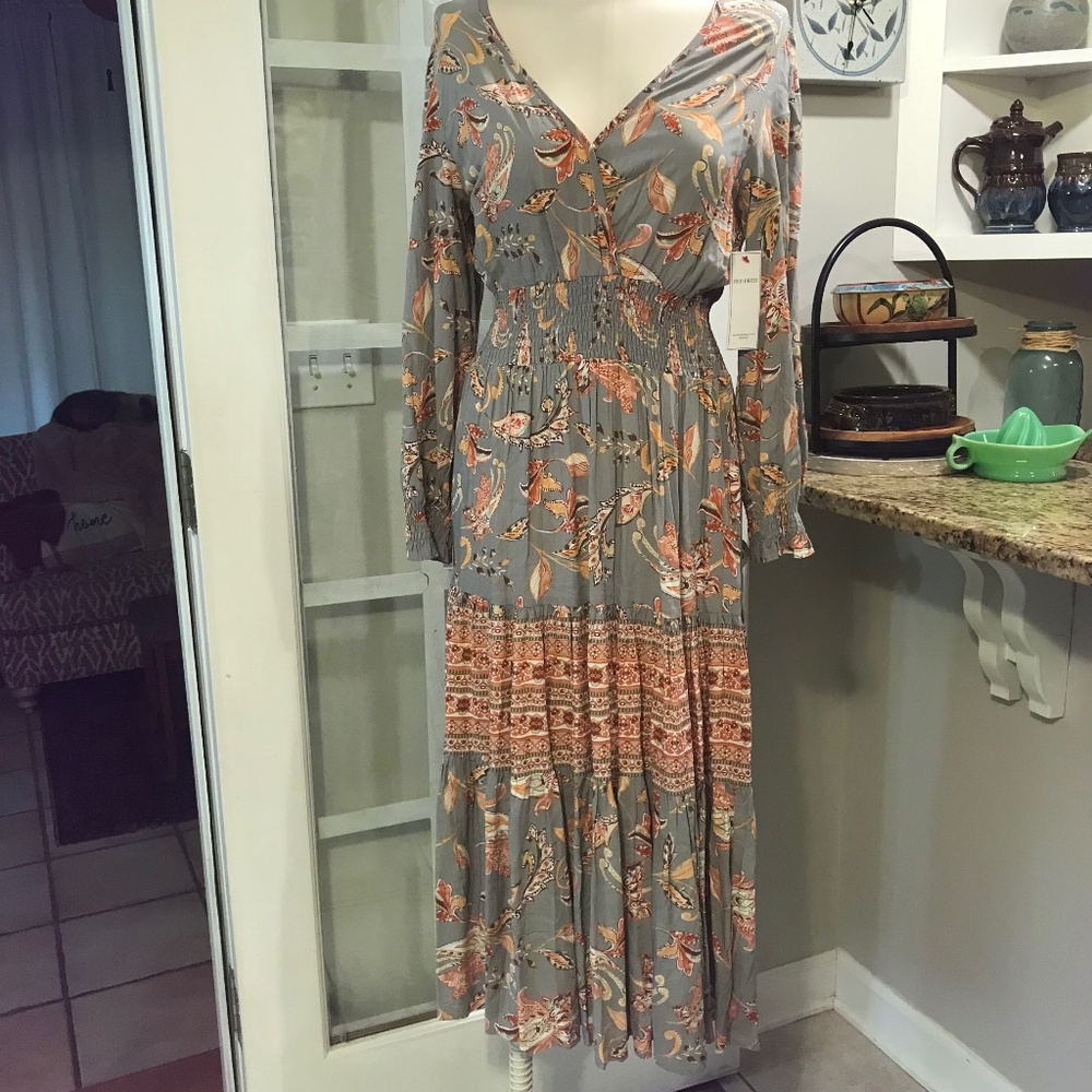 NWT Aura Boho smocked paisley print maxi dress